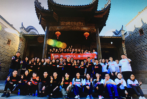 尊龙凯时人生就是博设计有限公司2017年拓展活动：过关斩将齐拼搏  团结共济创辉煌 